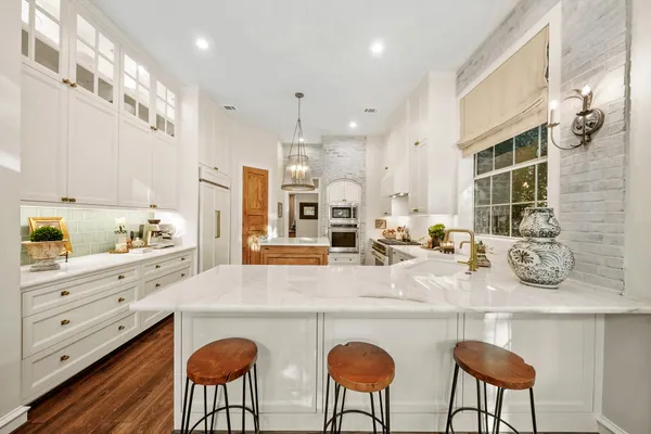 $1,395,000 | 2207 Longmire Road, Conroe, TX 77304