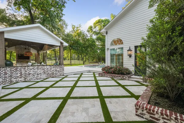 $1,395,000 | 2207 Longmire Road, Conroe, TX 77304