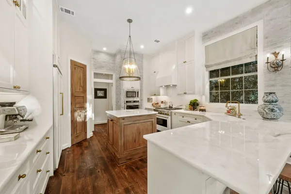 $1,395,000 | 2207 Longmire Road, Conroe, TX 77304