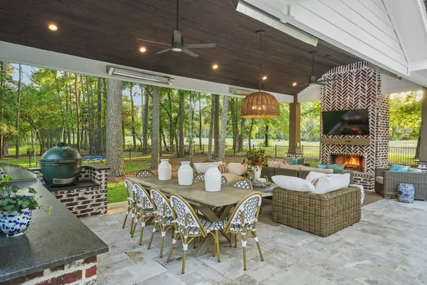 $1,395,000 | 2207 Longmire Road, Conroe, TX 77304