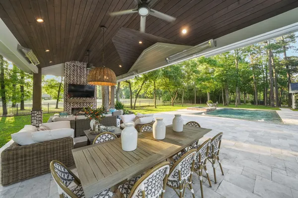 $1,395,000 | 2207 Longmire Road, Conroe, TX 77304