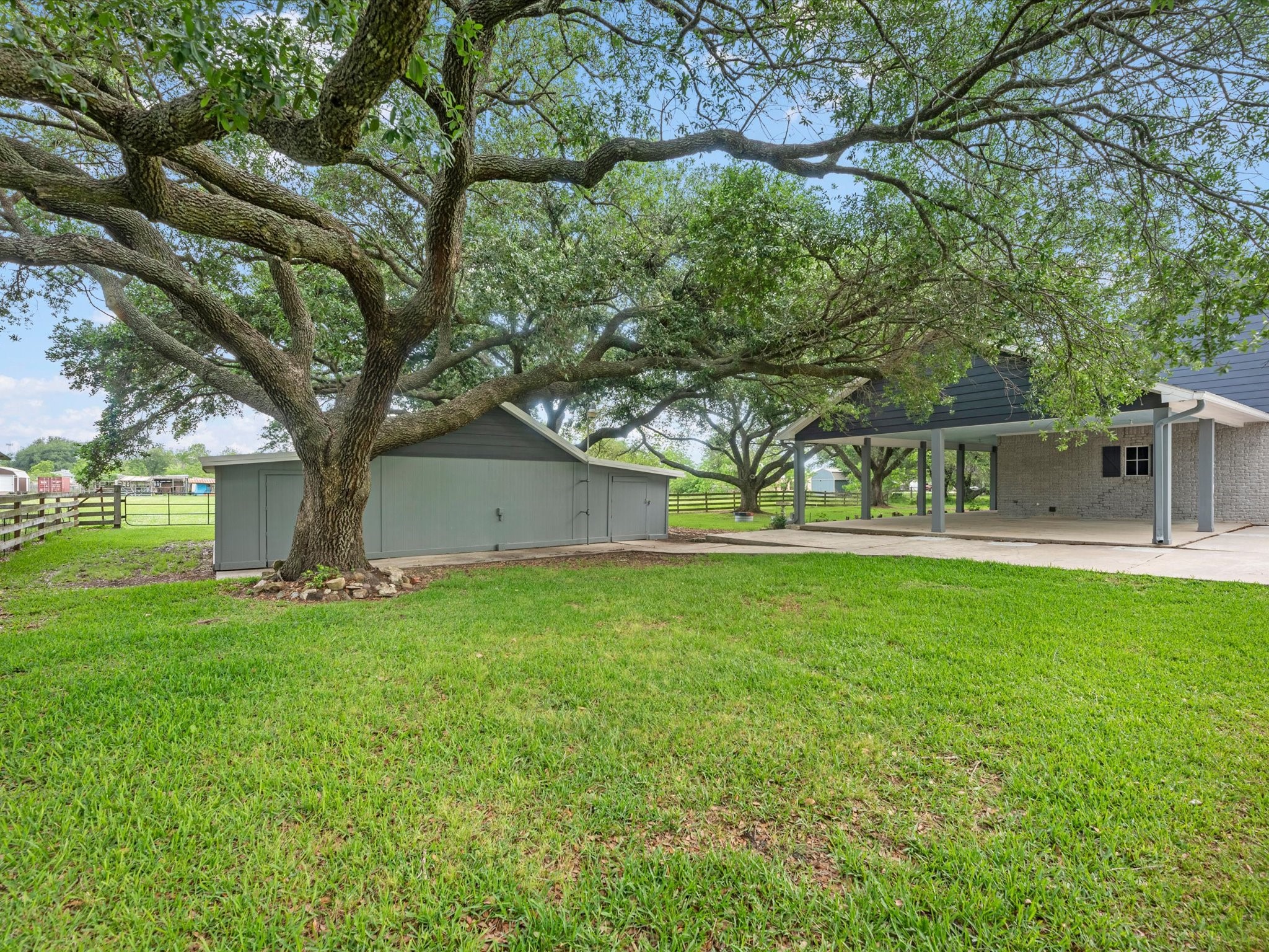 2600 Euell Road Crosby, TX 77532 - Photo 9 of 42 Multiple, mature live oaks throw ample shade to the home and backyard