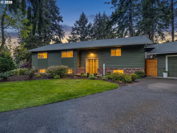 $985,000 | 2414 Southeast Bella Vista Road, Vancouver, WA 98683