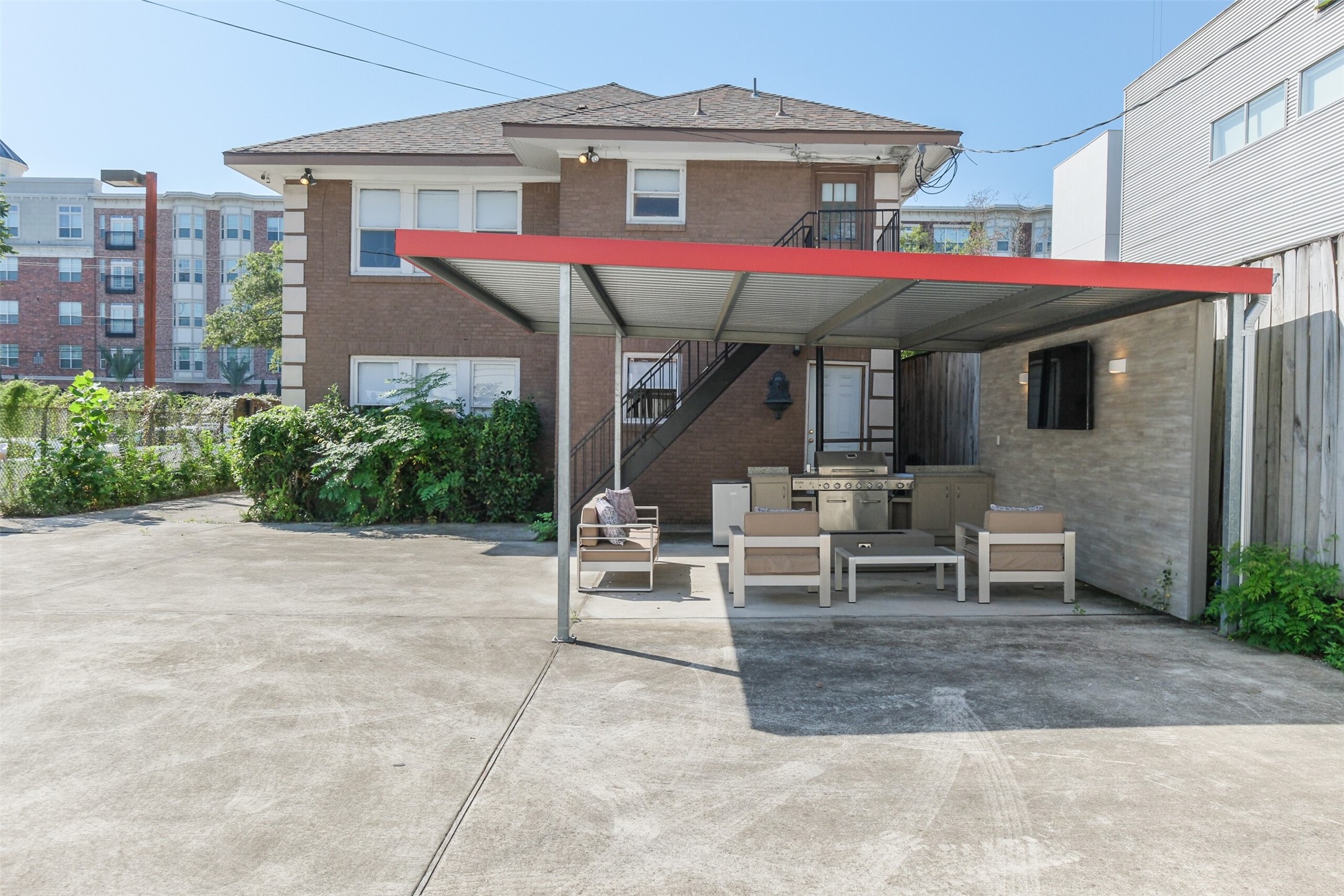 1716 Richmond Avenue, Unit 1 Houston, TX 77098 - Photo 20 of 22 a view of a cafe with sitting area