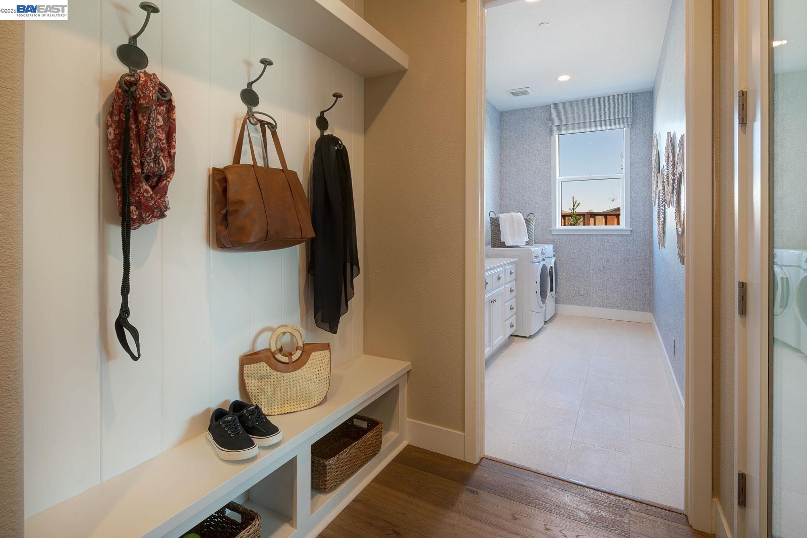 927 Conrad Street Manteca, CA 95336 - Photo 25 of 42 a bathroom with a sink and a mirror