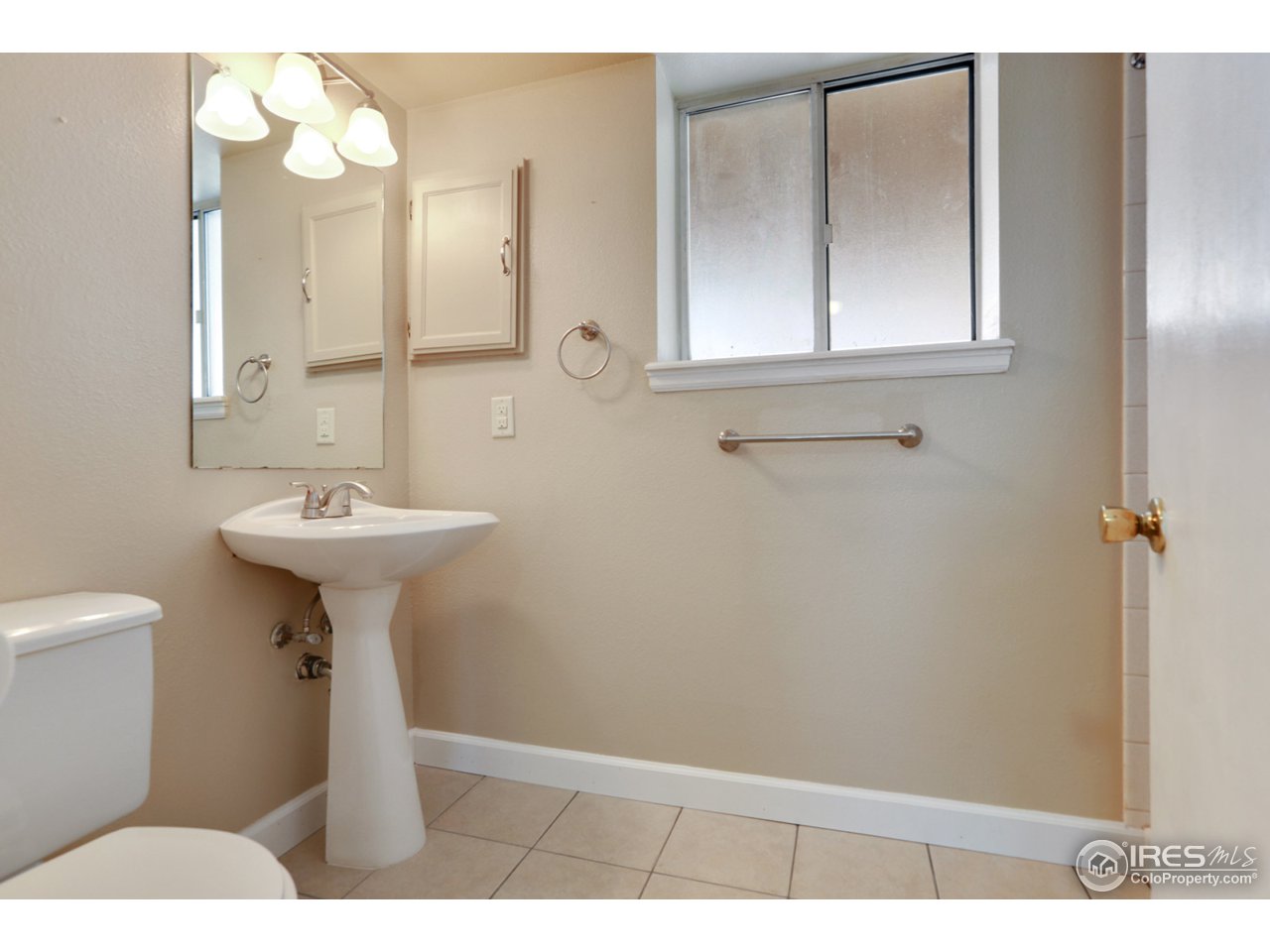 2208 Antelope Road Fort Collins, CO 80525 - Photo 12 of 16 Lower level bath