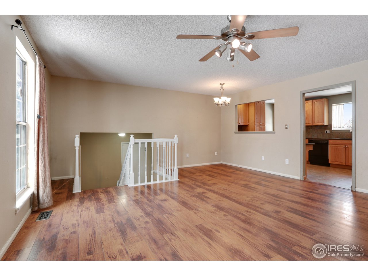 2208 Antelope Road Fort Collins, CO 80525 - Photo 2 of 16 Living room