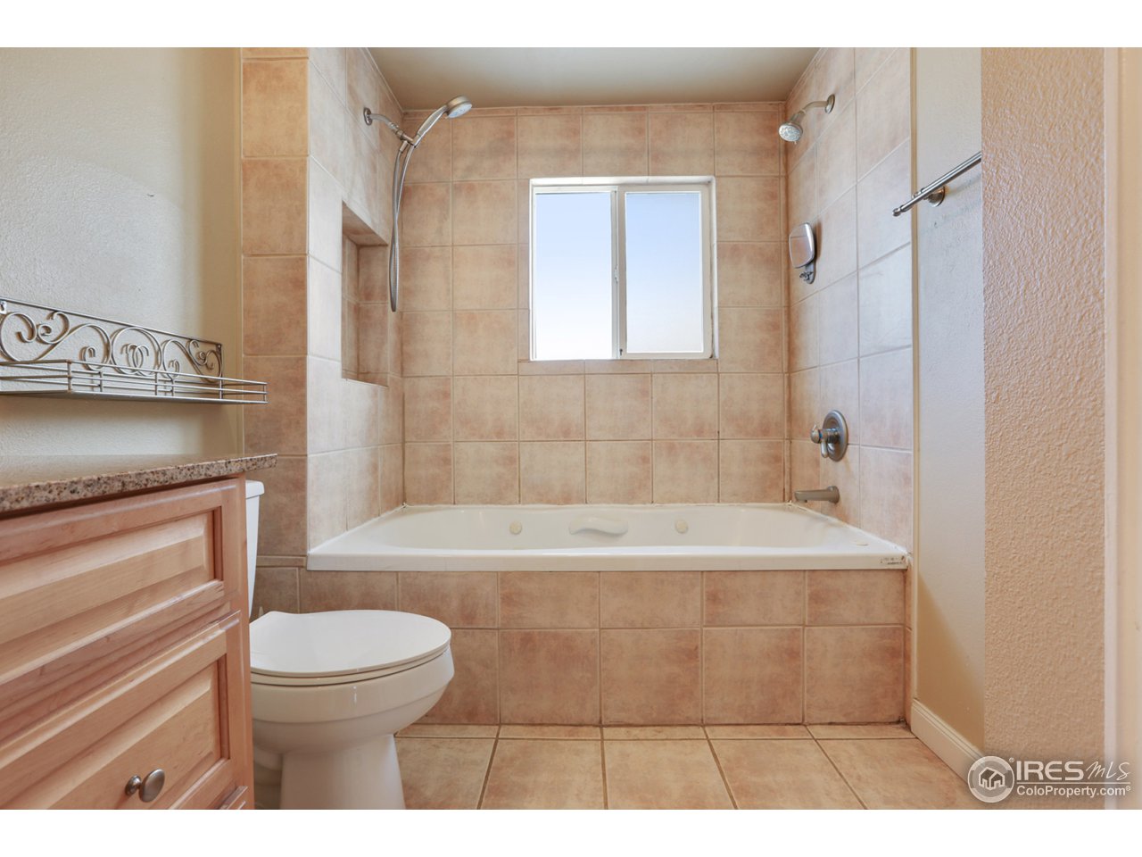 2208 Antelope Road Fort Collins, CO 80525 - Photo 7 of 16 Main bathroom