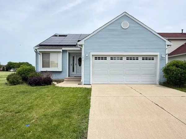 $3,100 | 1870 Grosse Pointe Circle, Hanover Park, IL 60133