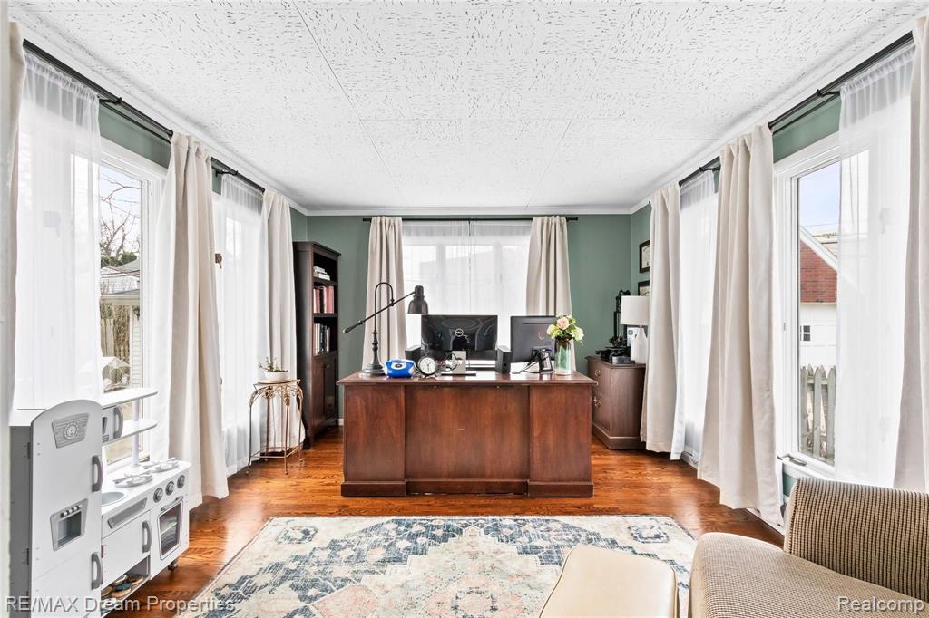 469 Moran Road Grosse Pointe, MI 48236 - Photo 12 of 28