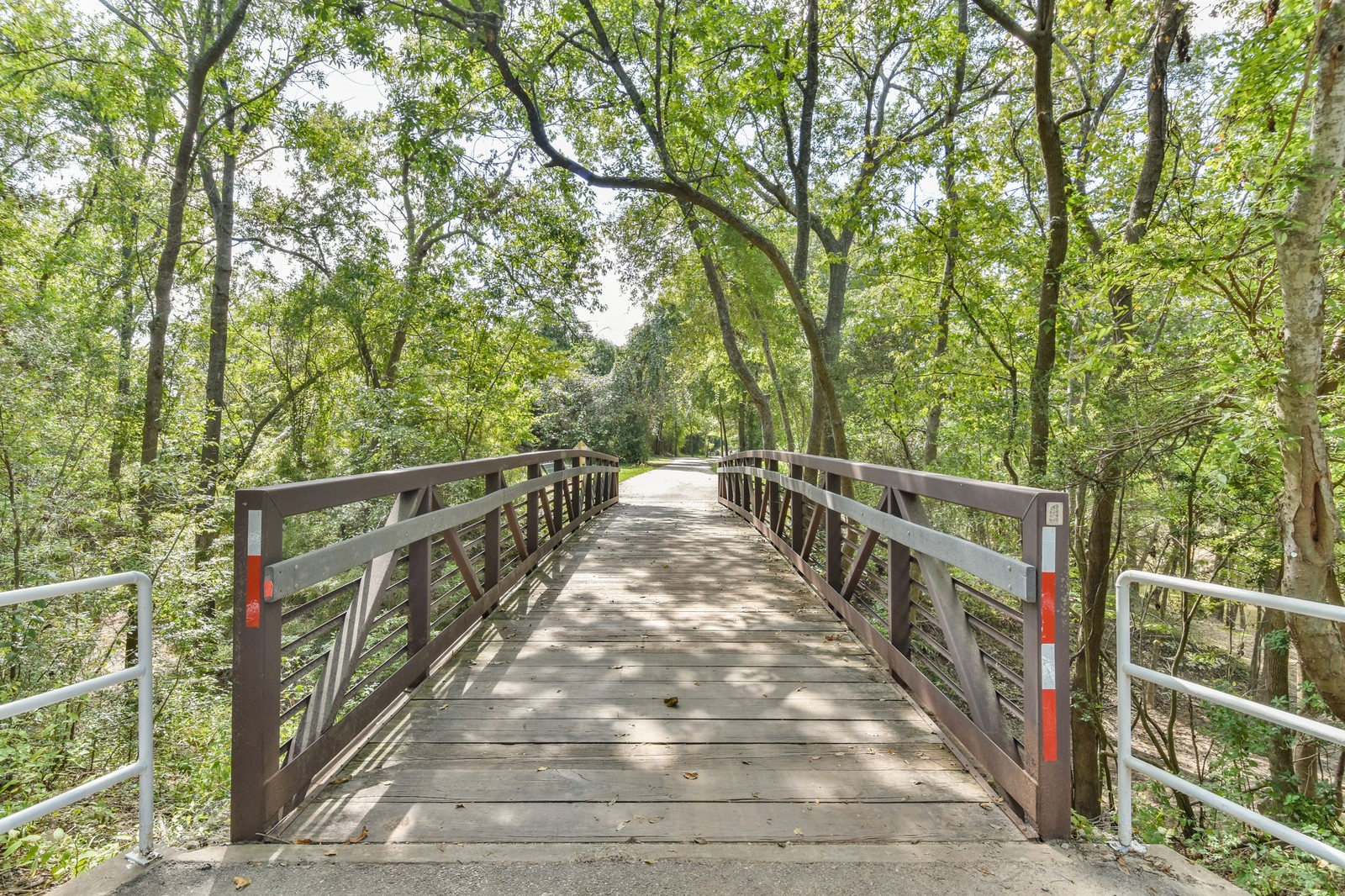 1007 Arrow Hill Road Houston, TX 77077 - Photo 47 of 48 There are approximately
12.5milesof hike and bike trails
including side trails that
stretches from Barker Dam, east
along Buffalo Bayou to Beltway 8
near junction of Rummel Creek
and Buffalo Bayou.