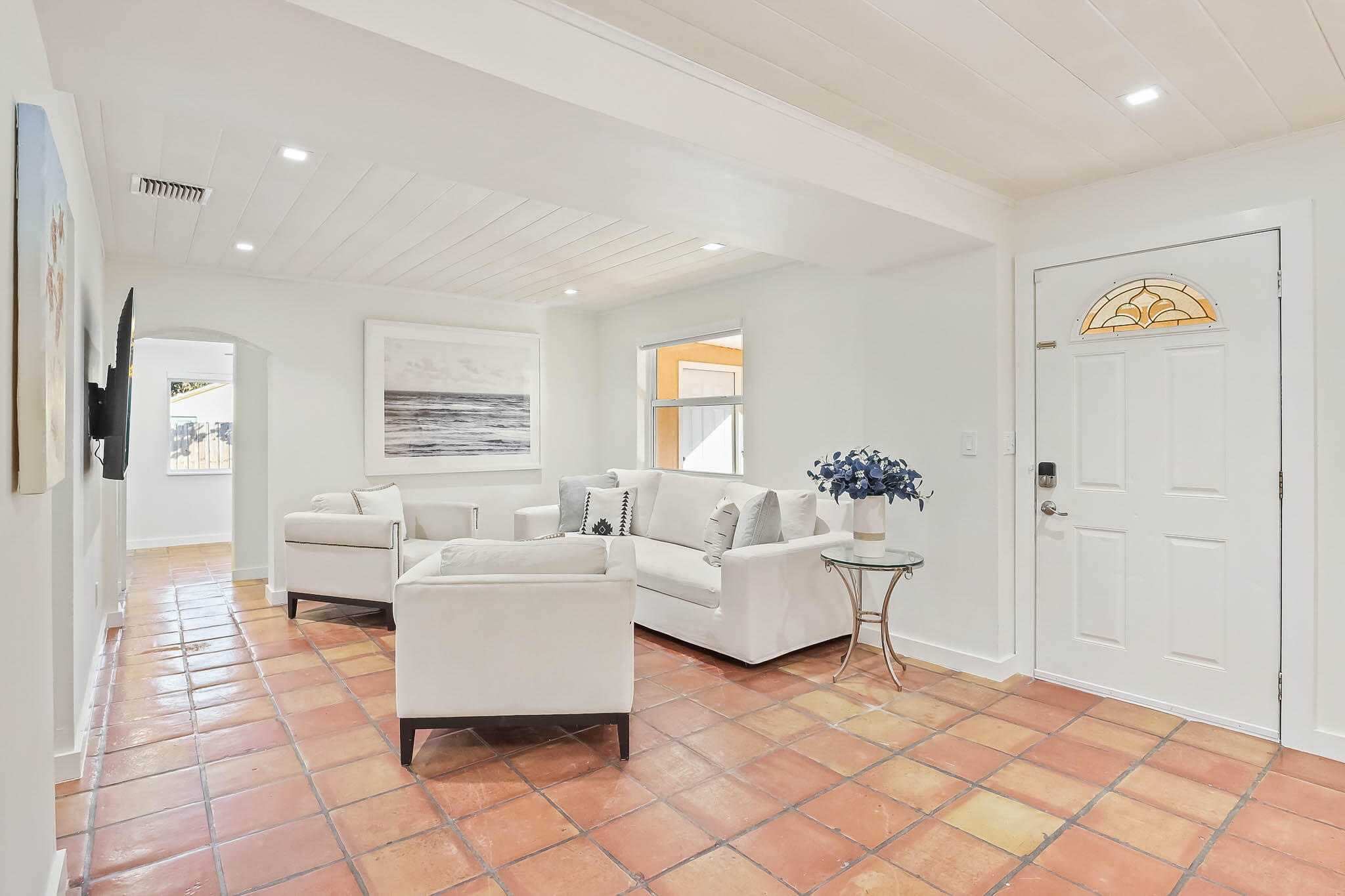 103 East Shannondale Road Cloud Lake, FL 33406 - Photo 4 of 31 a living room with furniture and a window