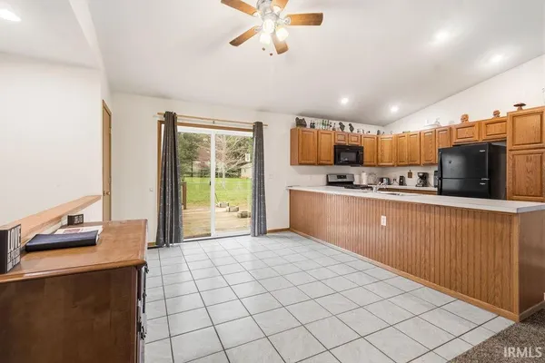 $299,900 | 2804 East Lapoint Drive, Milford, IN 46542