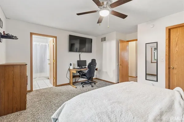 $299,900 | 2804 East Lapoint Drive, Milford, IN 46542