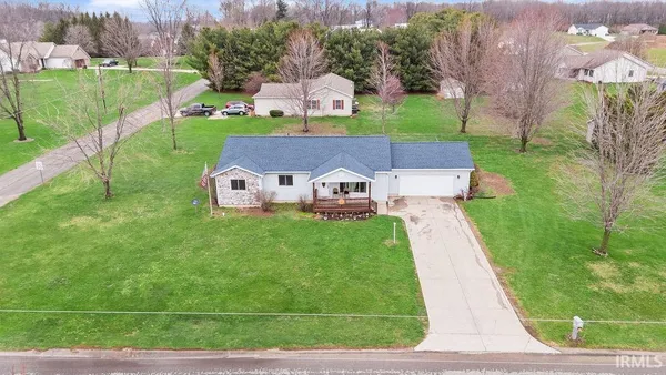 $299,900 | 2804 East Lapoint Drive, Milford, IN 46542