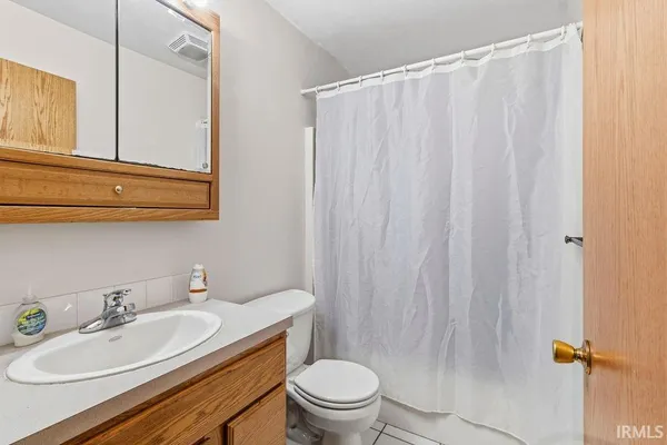 $299,900 | 2804 East Lapoint Drive, Milford, IN 46542