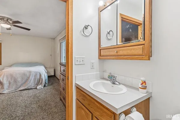 $299,900 | 2804 East Lapoint Drive, Milford, IN 46542