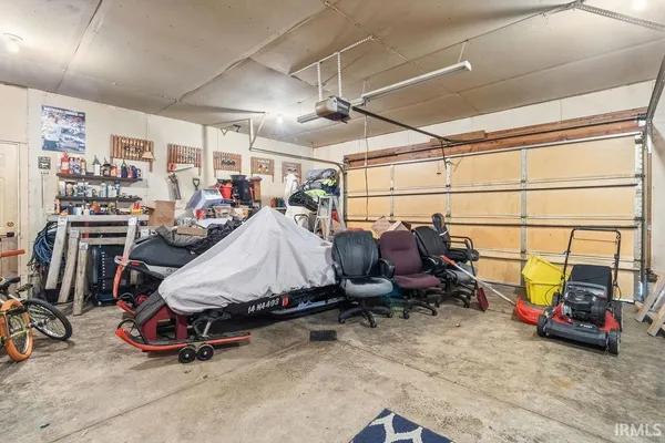 $299,900 | 2804 East Lapoint Drive, Milford, IN 46542