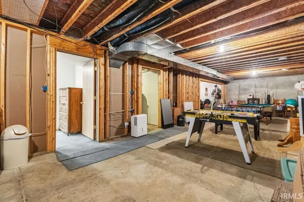 $299,900 | 2804 East Lapoint Drive, Milford, IN 46542