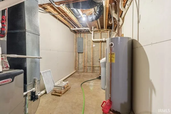 $299,900 | 2804 East Lapoint Drive, Milford, IN 46542