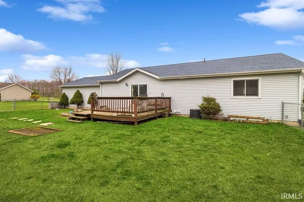 $299,900 | 2804 East Lapoint Drive, Milford, IN 46542