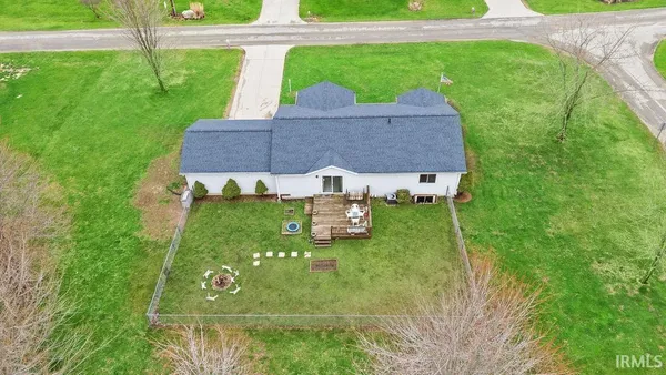 $299,900 | 2804 East Lapoint Drive, Milford, IN 46542
