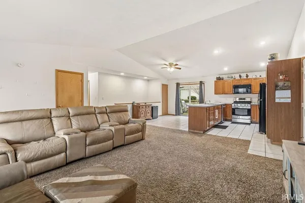 $299,900 | 2804 East Lapoint Drive, Milford, IN 46542