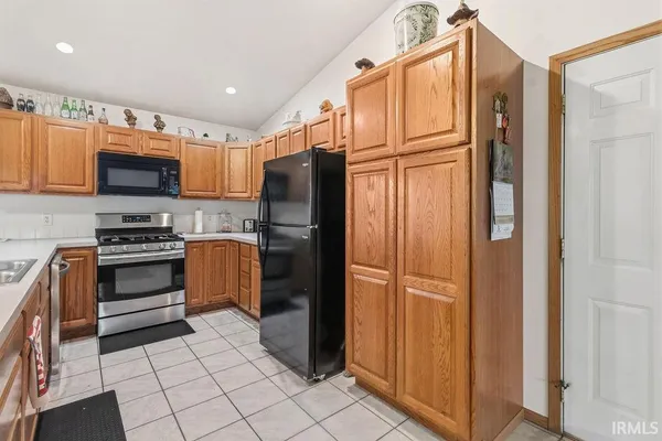 $299,900 | 2804 East Lapoint Drive, Milford, IN 46542