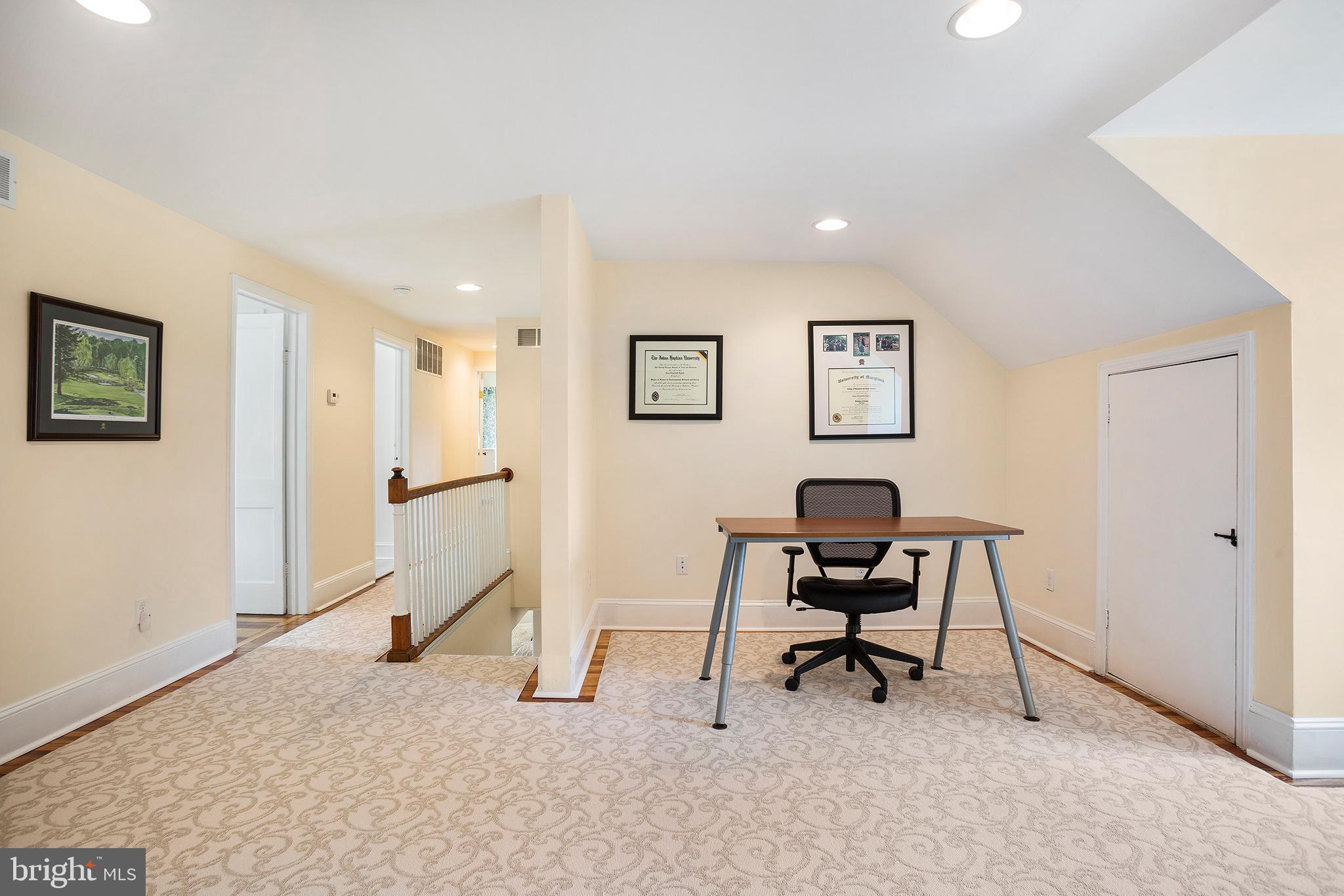 114 Grubb Road Malvern, PA 19355 - Photo 16 of 29 Second floor large landing.
