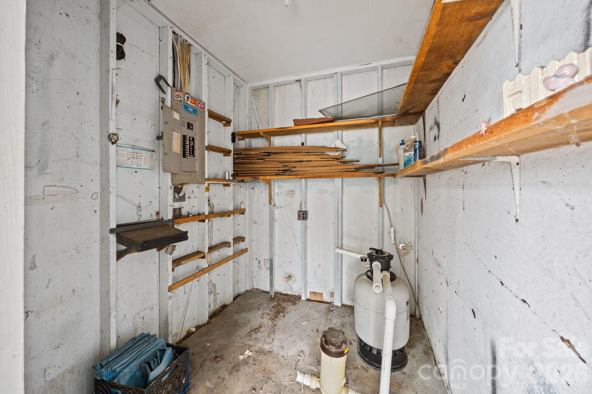 1158 Sunset Court Conover, NC 28613 - Photo 19 of 31 a view of walk in closet