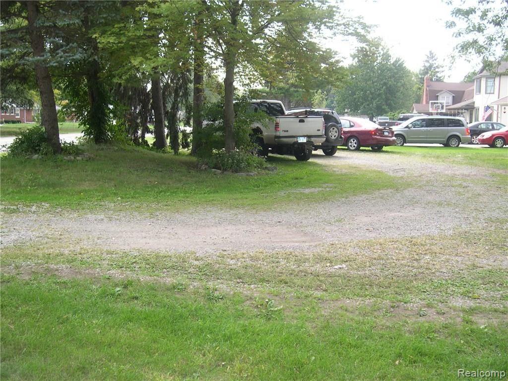10219 Farmington Road Livonia, MI 48150 - Photo 12 of 34 CIRCULAR DRIVE