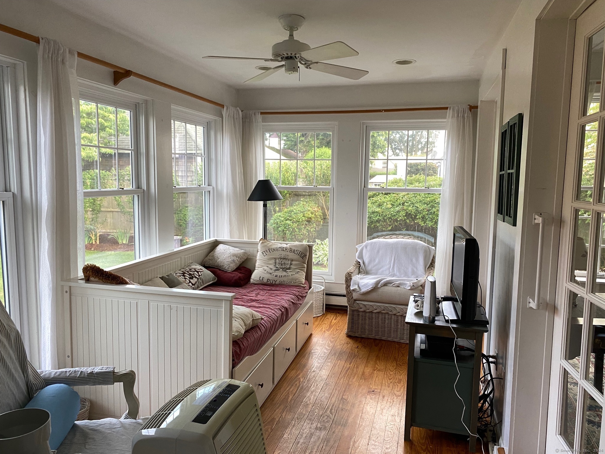 33 Grove Avenue Madison, CT 06443 - Photo 14 of 35