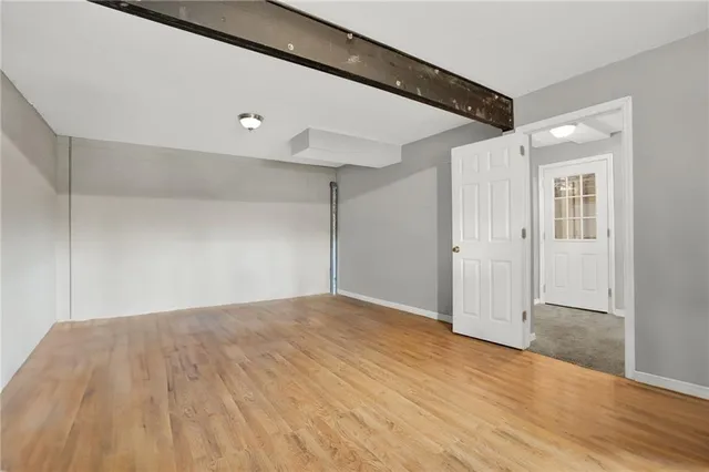 a picture of a room with a floor plan