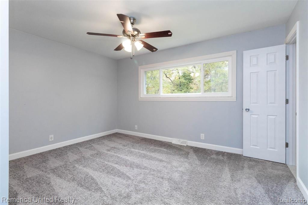 5585 Halsted Road West Bloomfield, MI 48322 - Photo 26 of 37