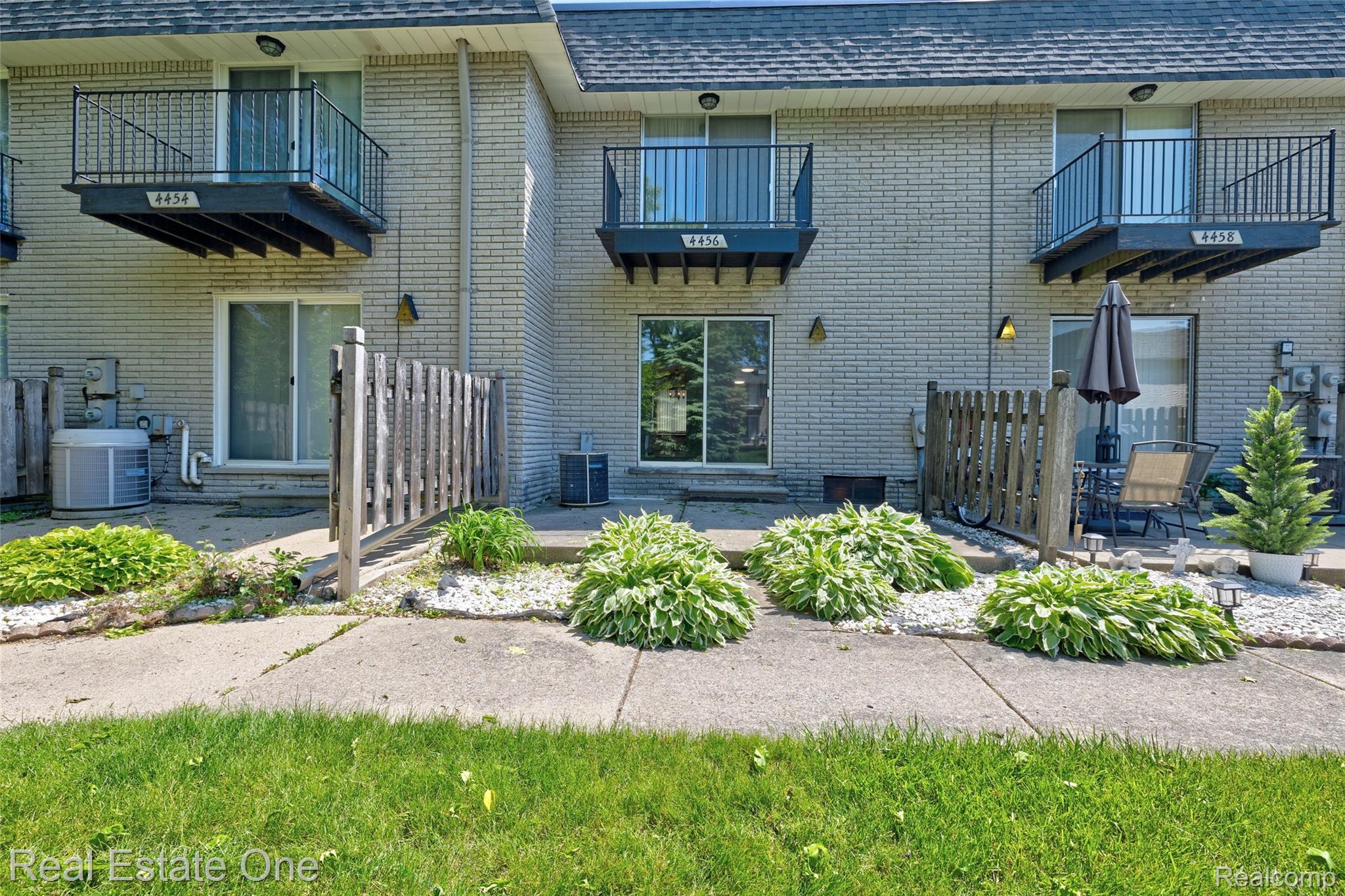 4456 15 Mile Road Sterling Heights, MI 48310 - Photo 30 of 31 32) Back.jpg