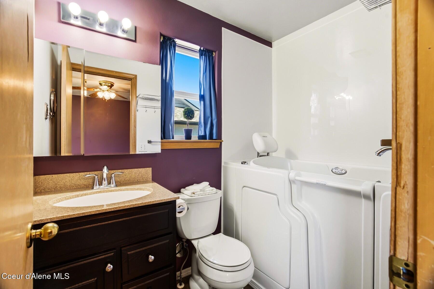 8402 California Street Rathdrum, ID 83858 - Photo 17 of 39 Master bathroom