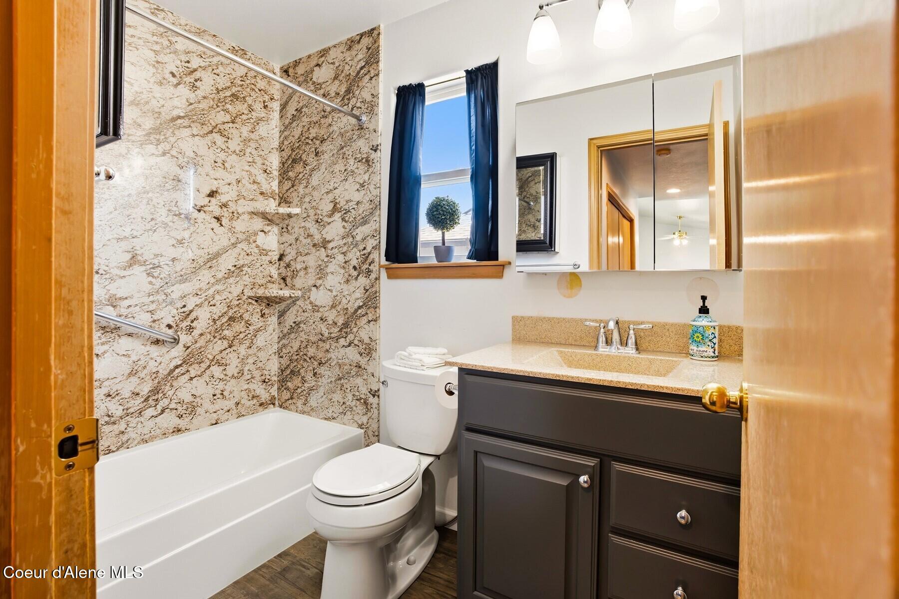 8402 California Street Rathdrum, ID 83858 - Photo 22 of 39 Guest Bathroom