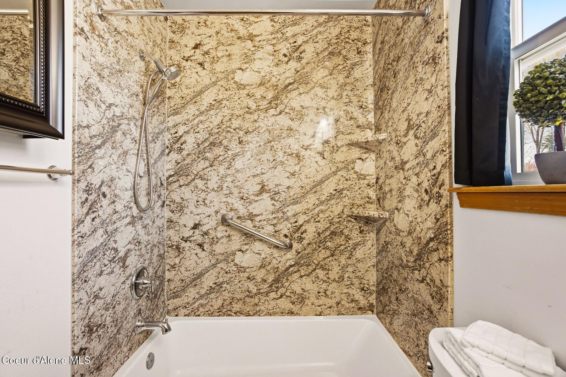 8402 California Street Rathdrum, ID 83858 - Photo 23 of 39 Guest Bathroom