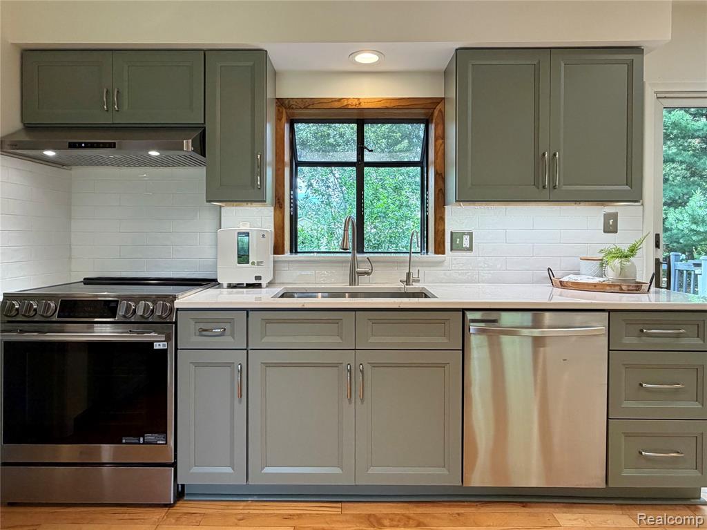 306 Michelson Road Rochester Hills, MI 48307 - Photo 6 of 32