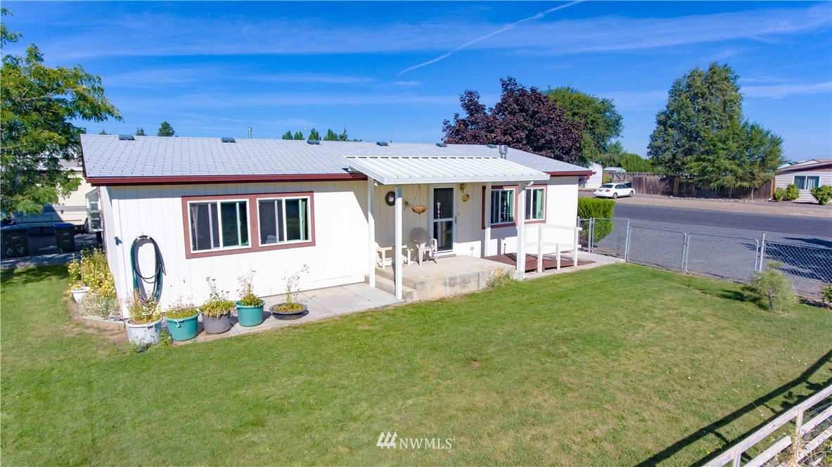 8711 Jean Road Northeast Moses Lake, WA 98837 - Photo 3 of 24 Gallery Image 3