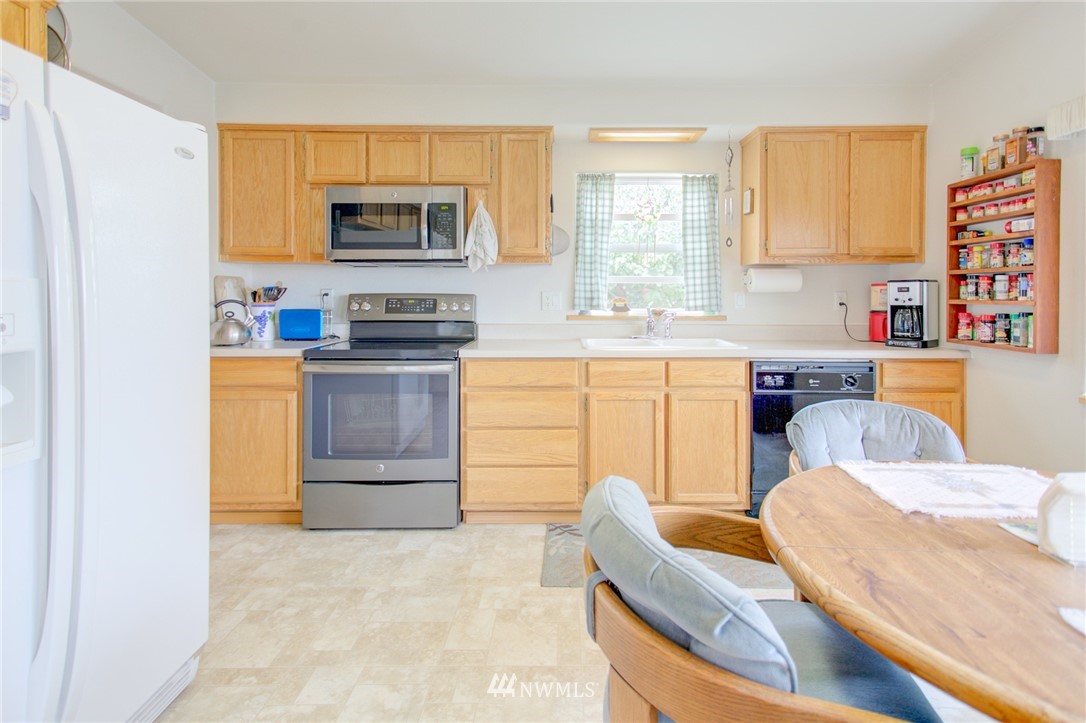 8711 Jean Road Northeast Moses Lake, WA 98837 - Photo 8 of 24 Gallery Image 8