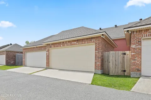 $259,900 | 208 Harbor Bend Boulevard, Lafayette, LA 70508