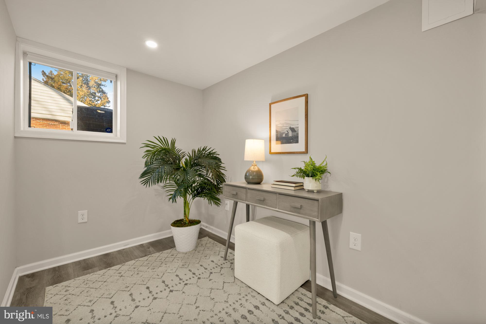 6112 Paulonia Road Alexandria, VA 22310 - Photo 38 of 48 a living room with furniture and a potted plant