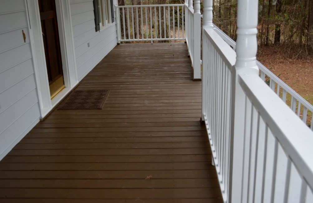 LARGE FRONT PORCH