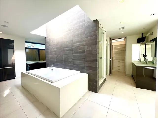 $5,299,000 | 2767 East Ocean Boulevard, Long Beach, CA 90803