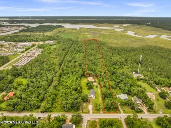 $40,000 | 501 East North Street, Pass Christian, MS 39571