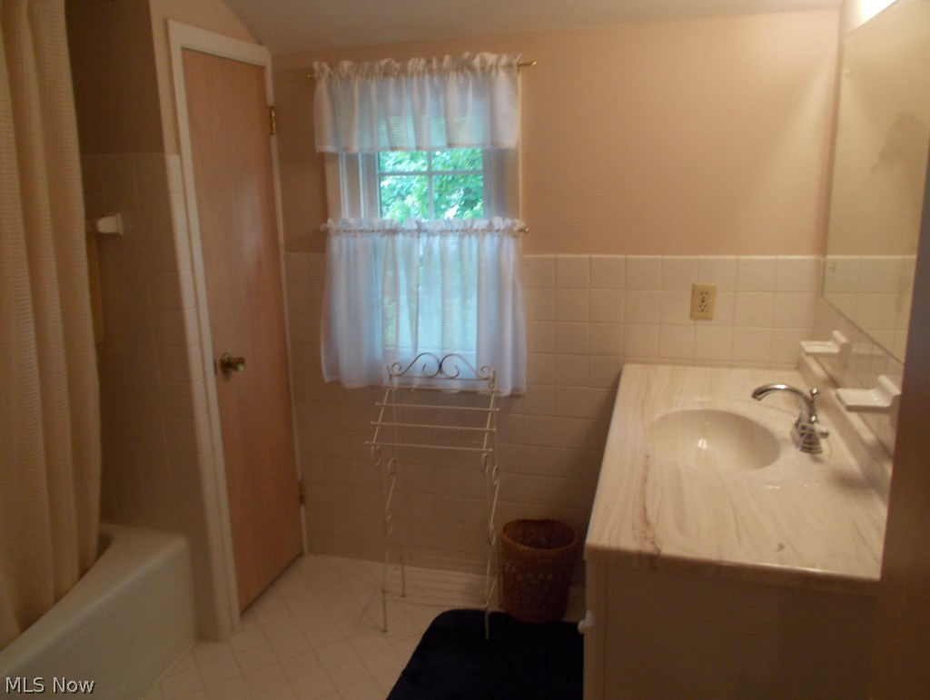 4752 Dorshwood Road Cleveland, OH 44121 - Photo 6 of 15