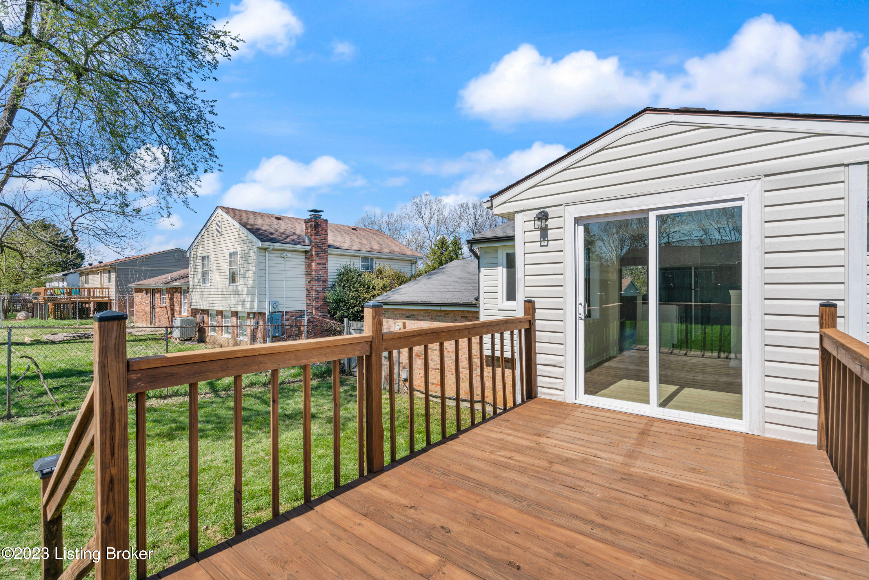 6402 Overton Road Louisville, KY 40228 - Photo 39 of 41 Deck