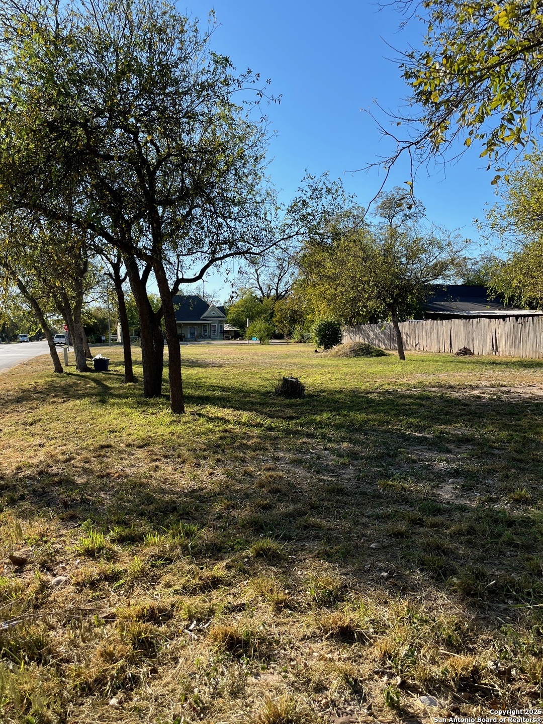 328 South Getty Street Uvalde, TX 78801 - Photo 6 of 12