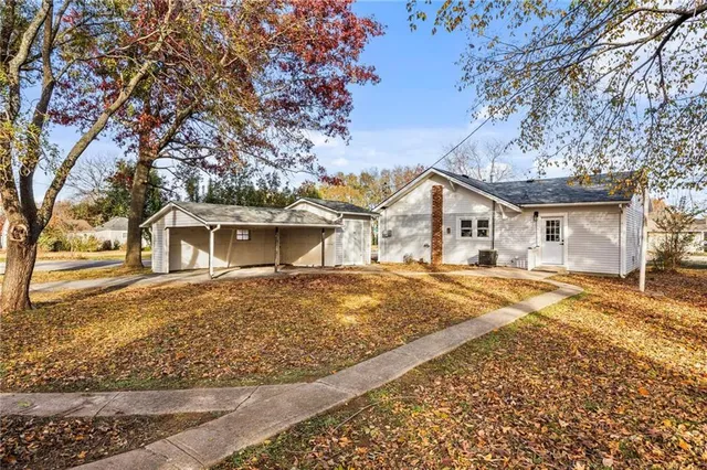 $155,000 | 2002 South Holbrook Street, Fort Scott, KS 66701